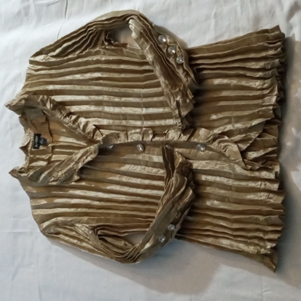 MSK crinkle top with crystal buttons